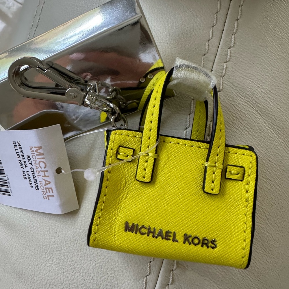 MICHAEL KORS DILLON KEY CHARM - BRAND NEW IN BOX